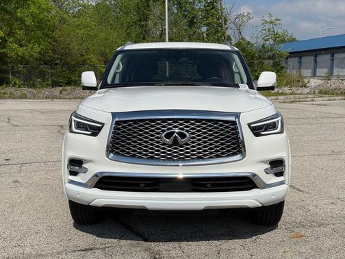 Moonstone White 2024 INFINITI QX80 Luxe