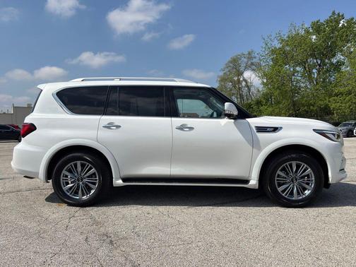 Moonstone White 2024 INFINITI QX80 Luxe