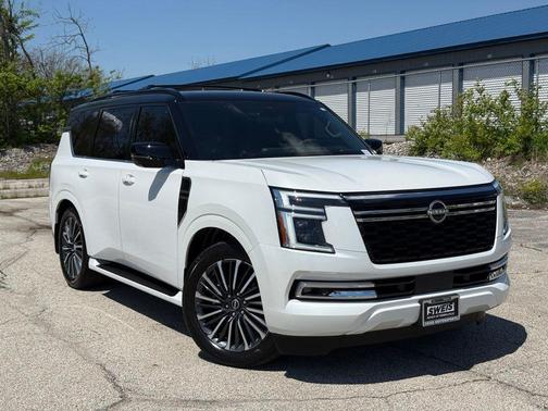 Everest White Pearl Tricoat/Super Black 2025 Nissan Armada Platinum Reserve 4WD