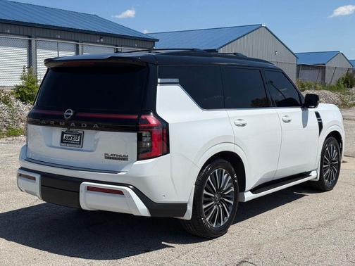 Everest White Pearl Tricoat/Super Black 2025 Nissan Armada Platinum Reserve 4WD
