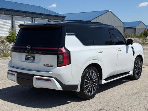 Everest White Pearl Tricoat/Super Black 2025 Nissan Armada Platinum Reserve 4WD