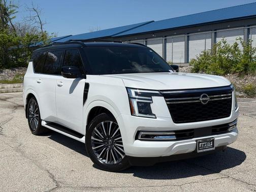Everest White Pearl Tricoat/Super Black 2025 Nissan Armada Platinum Reserve 4WD