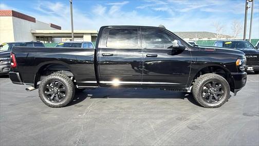 2022 RAM 2500 Big Horn Crew Cab 4x4 64' Box