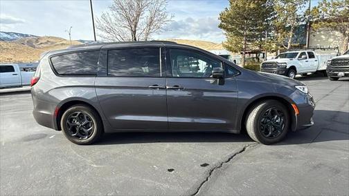 2022 Chrysler Pacifica Hybrid Limited