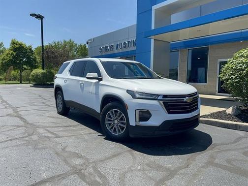 White 2023 Chevrolet Traverse LT Leather