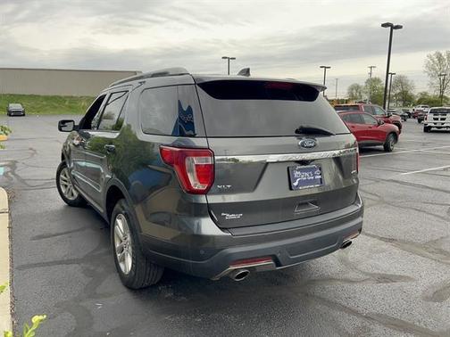 Ingot Silver Metallic 2018 Ford Explorer XLT
