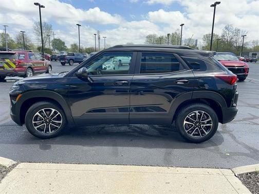 Mosaic Black Metallic 2026 Chevrolet Trailblazer LT