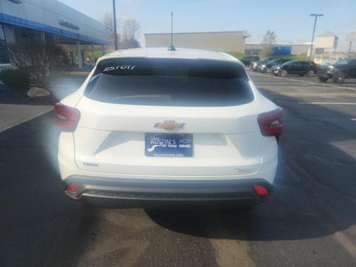 2025 Chevrolet Trax LS