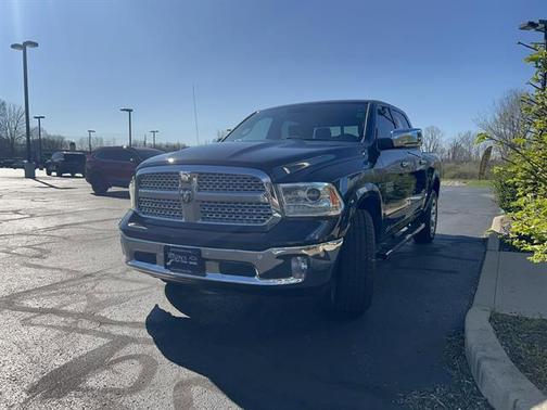 Brilliant Black Crystal Pearl 2017 RAM 1500 Laramie