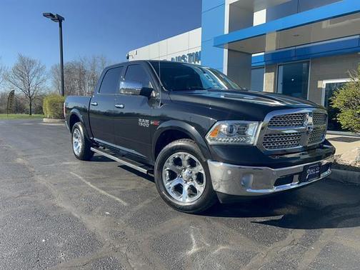 Brilliant Black Crystal Pearl 2017 RAM 1500 Laramie