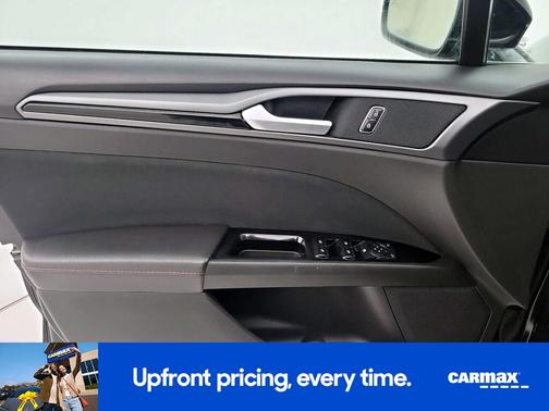 Black 2016 Ford Fusion SE