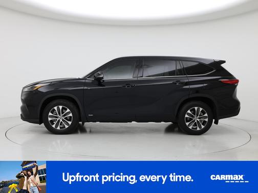 Black 2022 Toyota Highlander Hybrid XLE