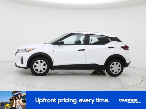 White 2023 Nissan Kicks S