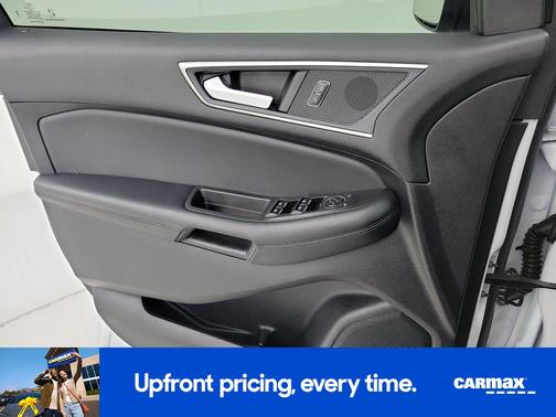 White 2023 Ford Edge SEL