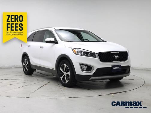 White 2016 Kia Sorento EX