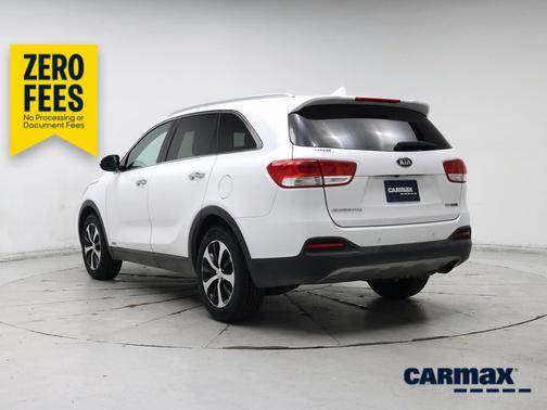 White 2016 Kia Sorento EX