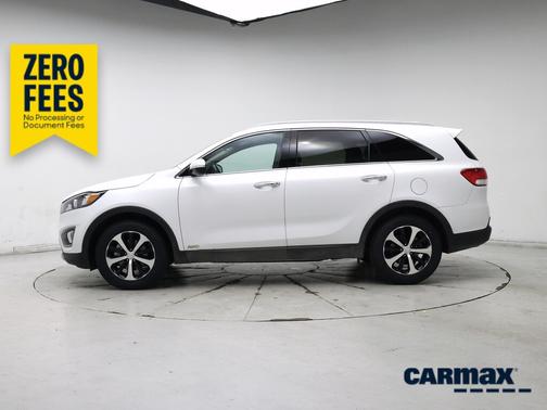 White 2016 Kia Sorento EX