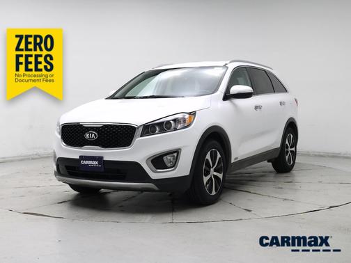 White 2016 Kia Sorento EX