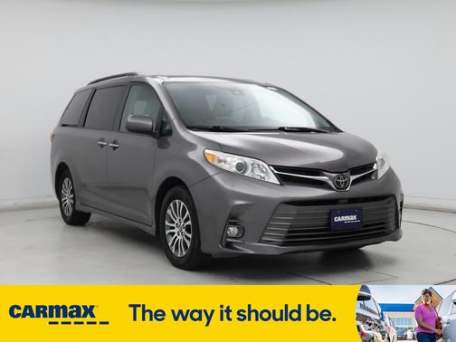 2020 Toyota Sienna XLE