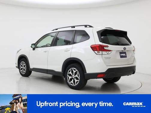 White 2023 Subaru Forester Premium