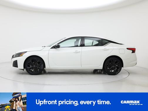 White 2023 Nissan Altima SR