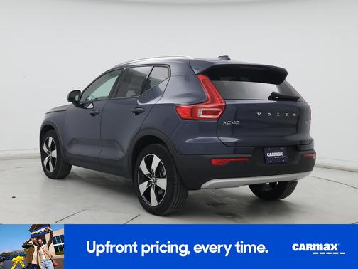2022 Volvo XC40 T5 Momentum