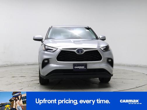 Silver 2022 Toyota Highlander Hybrid LE