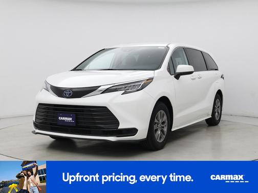 2023 Toyota Sienna LE