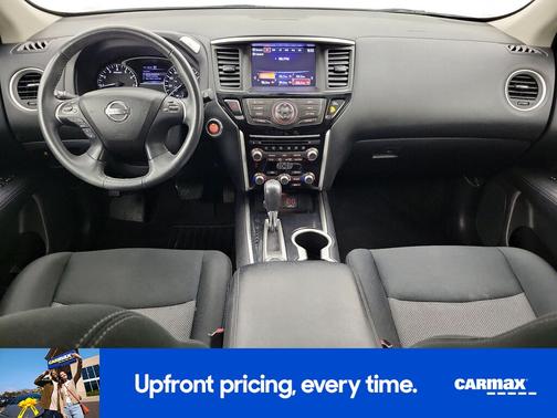 White 2018 Nissan Pathfinder SV