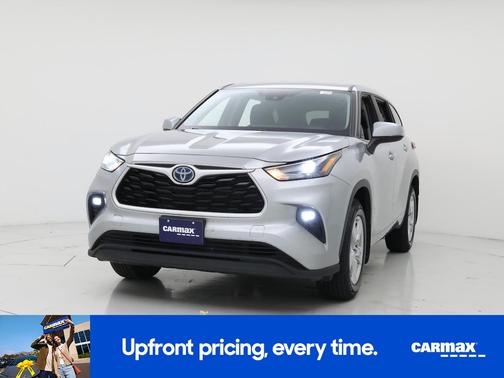 Silver 2023 Toyota Highlander Hybrid LE