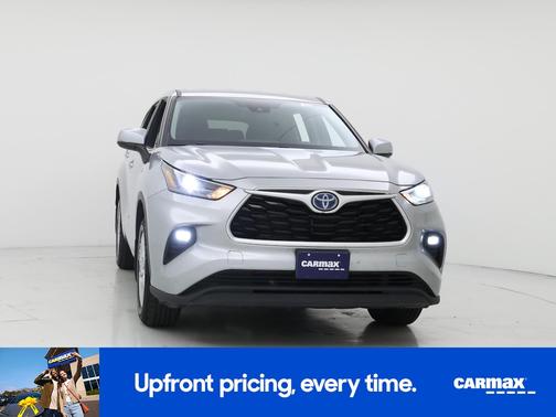 Silver 2023 Toyota Highlander Hybrid LE