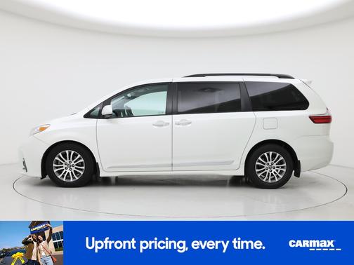 White 2018 Toyota Sienna XLE Premium