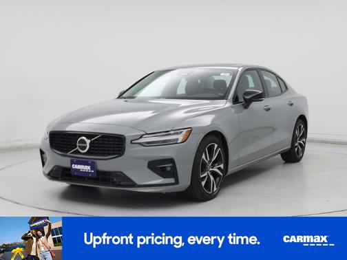 2024 Volvo S60 B5 Core Dark Theme