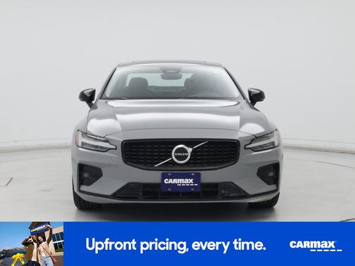 2024 Volvo S60 B5 Core Dark Theme