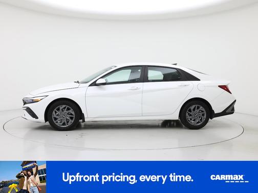 White 2024 Hyundai ELANTRA SEL