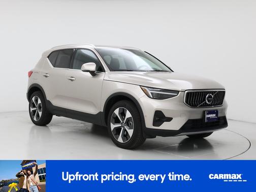 Gold 2024 Volvo XC40 B5 Plus Bright Theme