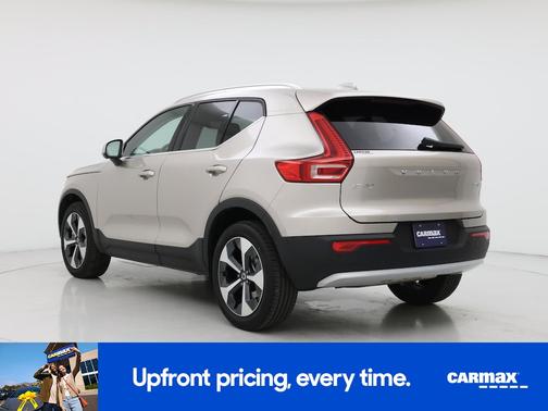 Gold 2024 Volvo XC40 B5 Plus Bright Theme