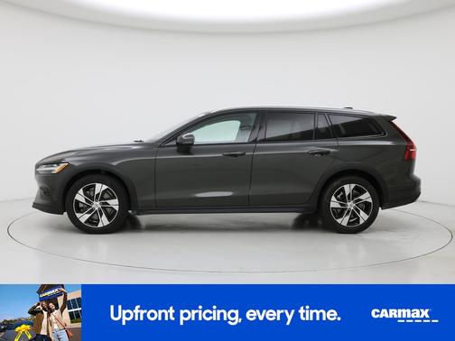 Gray 2022 Volvo V60 Cross Country T5