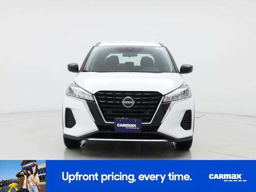 White 2022 Nissan Kicks S