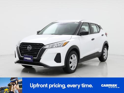 White 2022 Nissan Kicks S