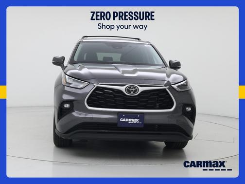 Gray 2025 Toyota Highlander LE