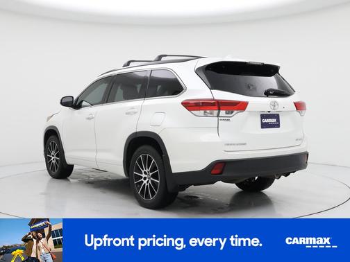White 2018 Toyota Highlander SE