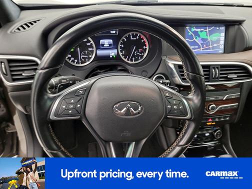 2017 INFINITI QX30 Premium