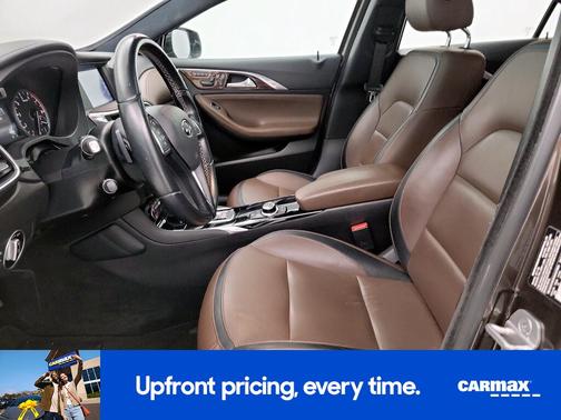 2017 INFINITI QX30 Premium