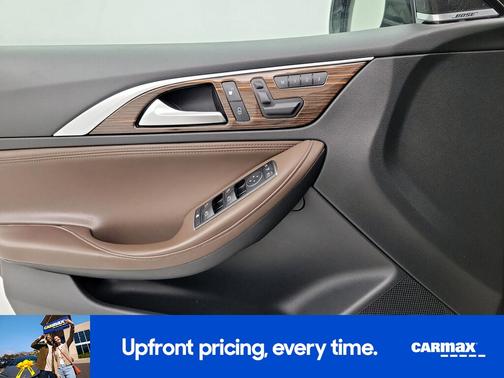 2017 INFINITI QX30 Premium