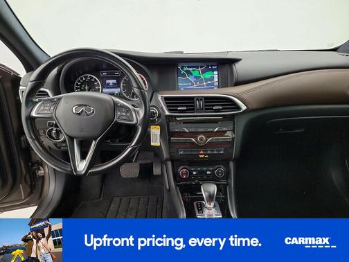 2017 INFINITI QX30 Premium
