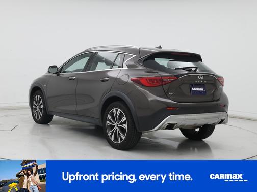 2017 INFINITI QX30 Premium