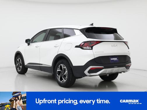 White 2023 Kia Sportage LX