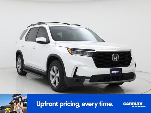 White 2025 Honda Pilot Touring