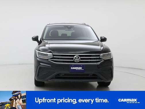 Black 2023 Volkswagen Tiguan SE